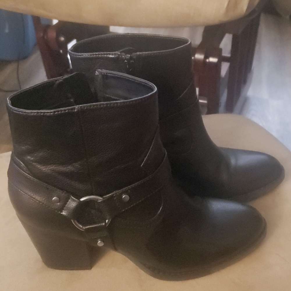Womens Express black heeled boots